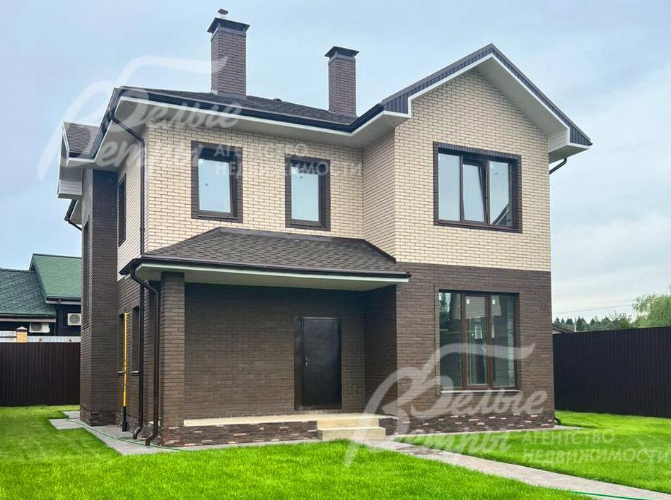 Новый дом в современном европейском стиле с благородным фасадом