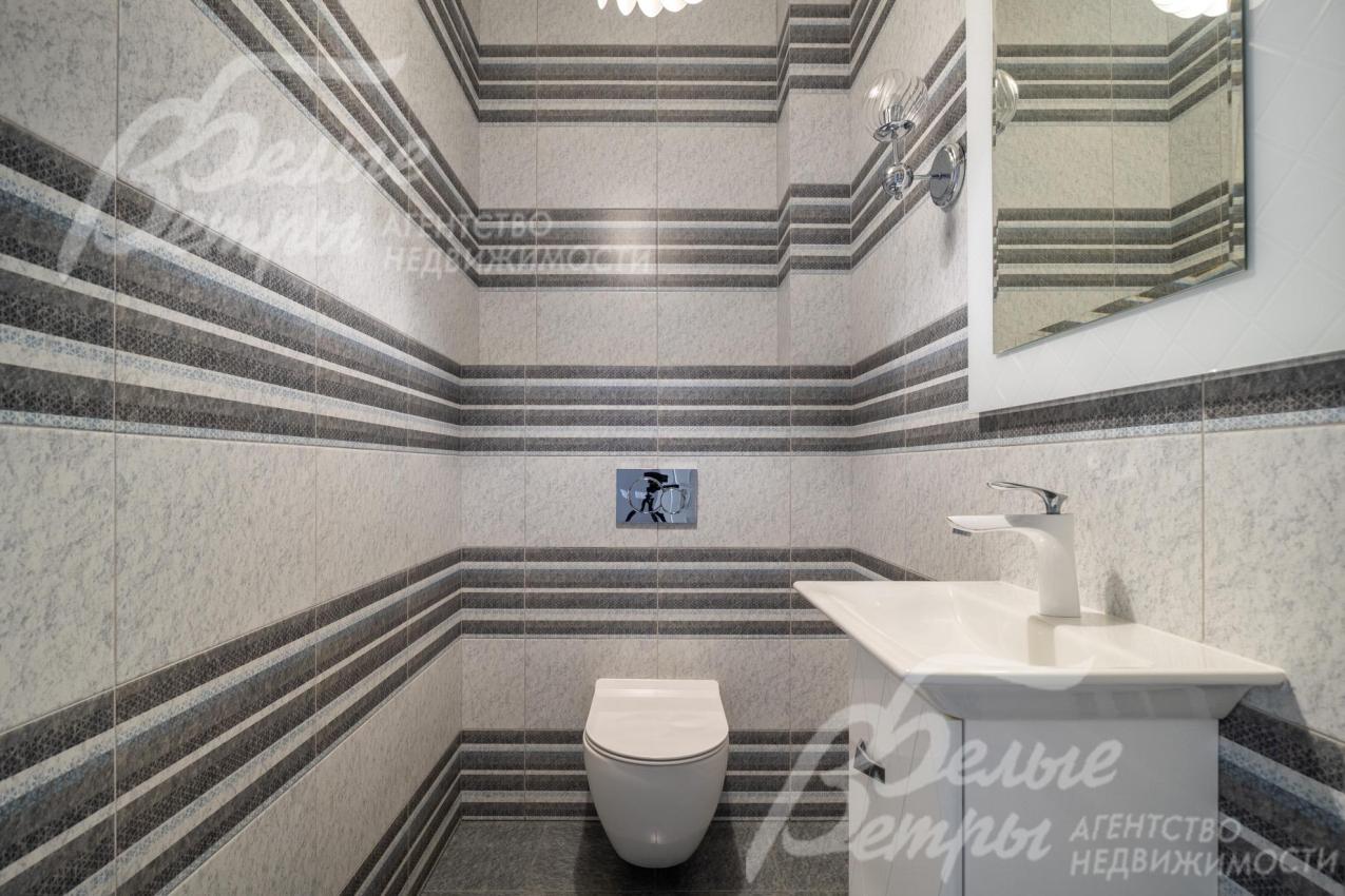 В санузлах – импортная сантехника Ideal standart, в том числе установлены безободковые унитазы