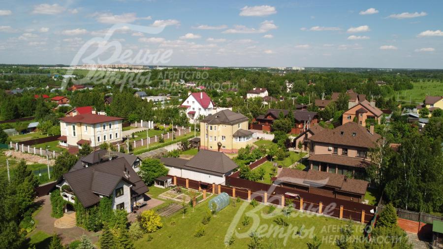 Участок 45 сот обжитой коттеджной застройке