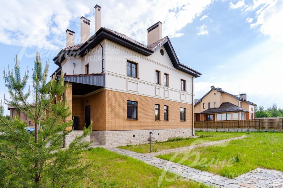 Кирпичный дом на участке площадью 15 соток в коттеджном поселке Чистые ключи