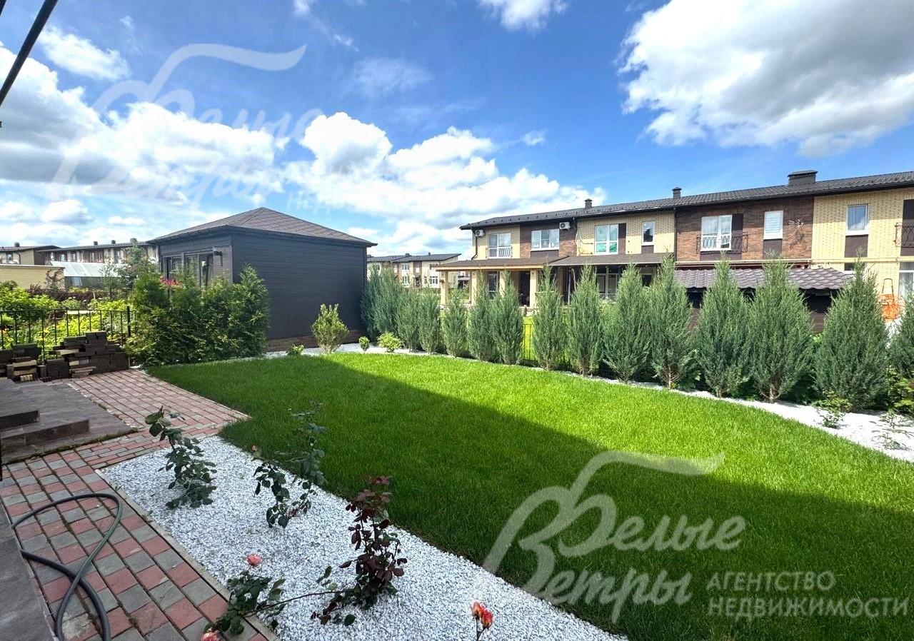 Высажены: 15 больших можжевельников, 15 туй смарагд, 20 туй брабант, яблони, груша.