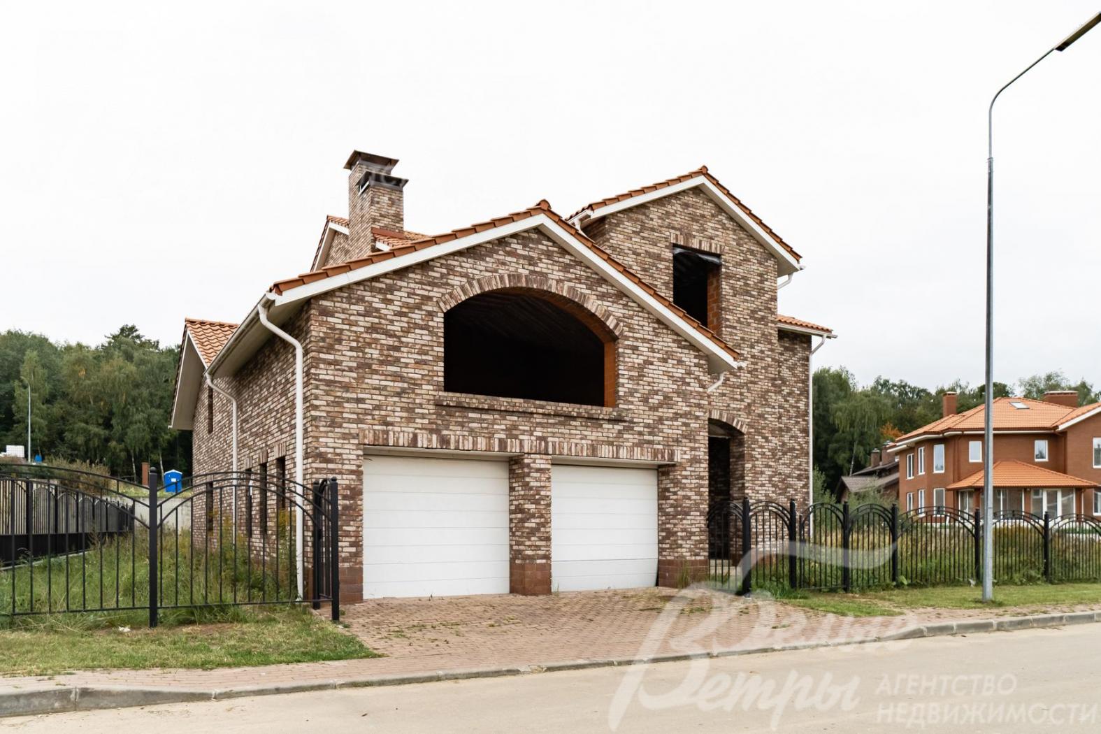 Просторный новый дом из премиальных материалов