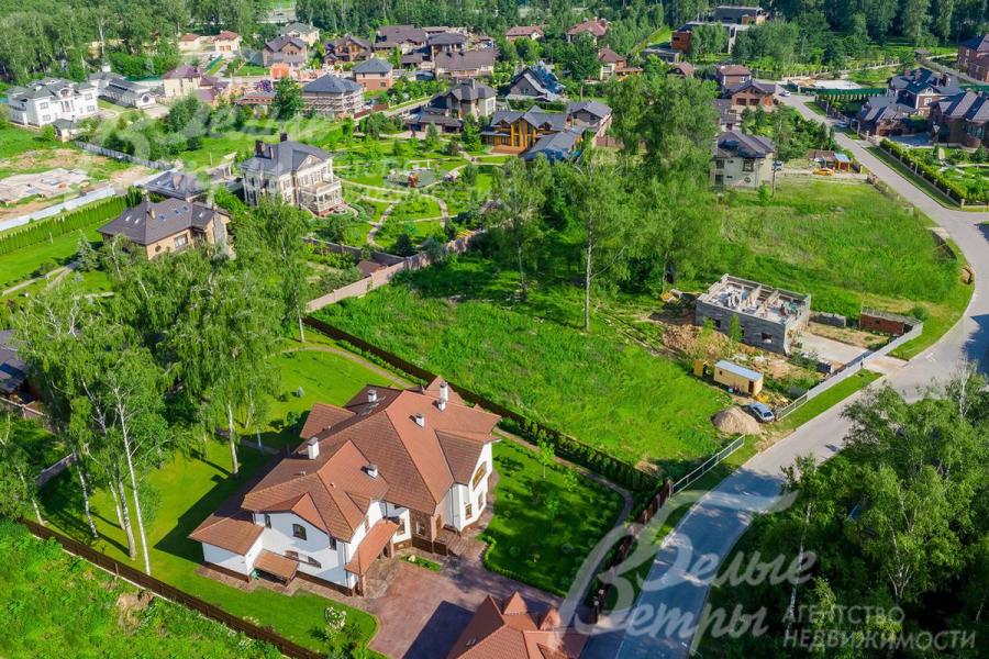 Строго охраняемый элитный поселок с развитой инфраструктурой в шаговой доступности 