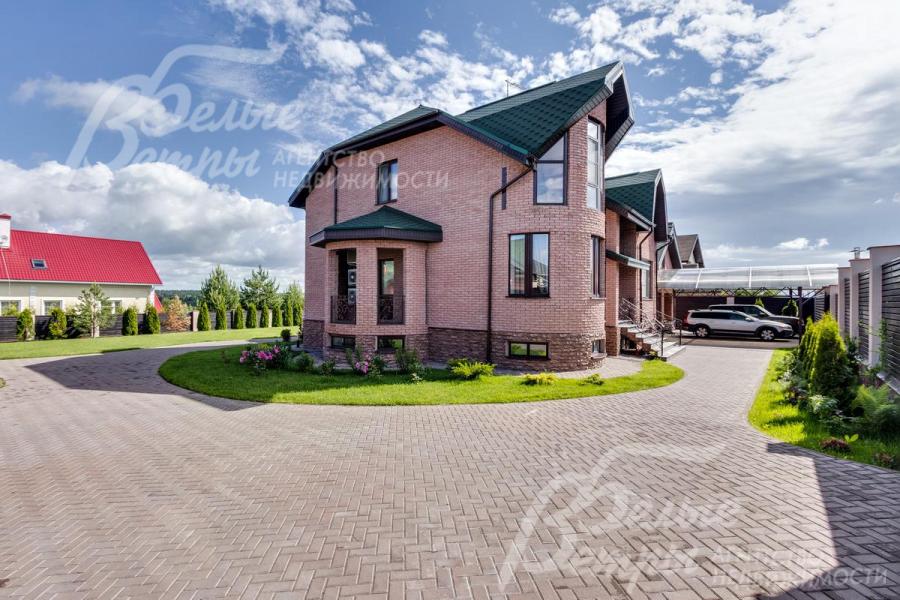 Кирпичный дом на участке 20 соток в коттеджном поселке Зеленые холмы