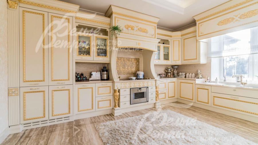 Кухня - массив дерева (Италия) с мраморной столешницей