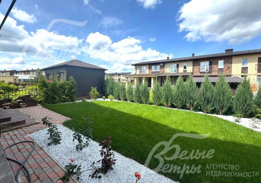 Высажены: 15 больших можжевельников, 15 туй смарагд, 20 туй брабант, яблони, груша.