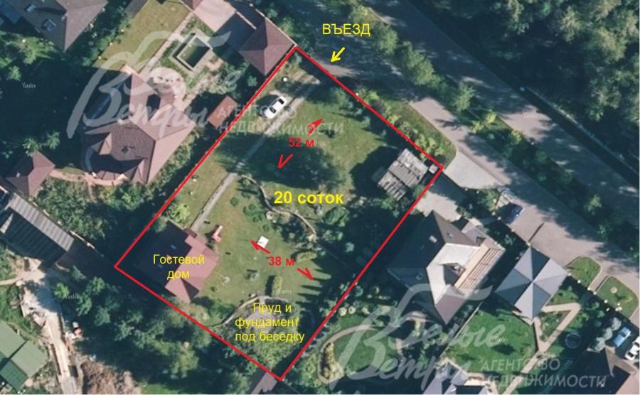 Участок прямоугольной формы расположен в конце поселка