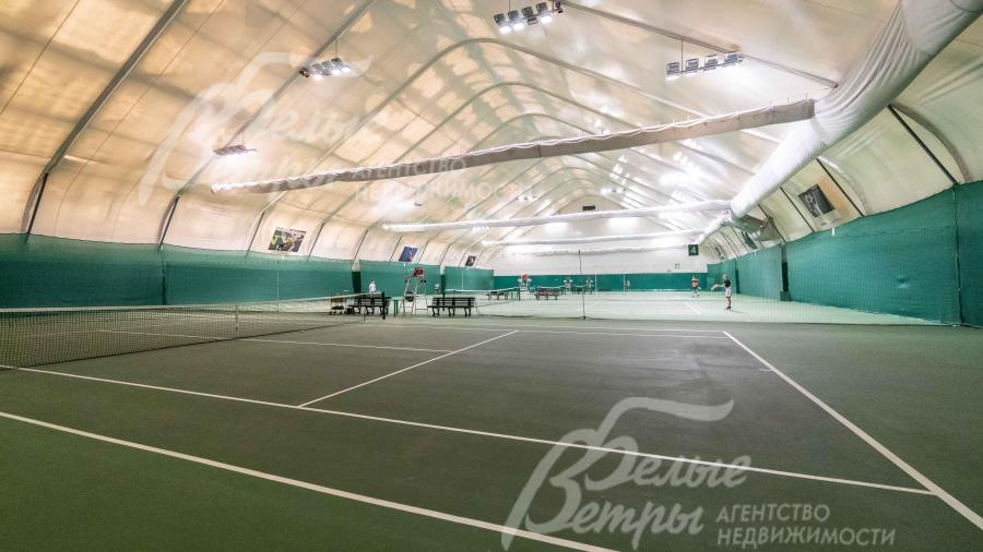 "Русская теннисная академия" 8 крытых корта