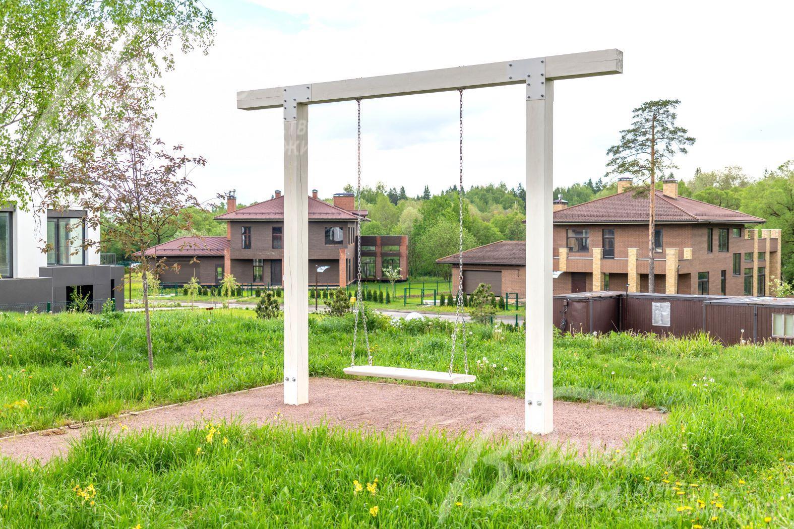 Одна из зон отдыха в поселке