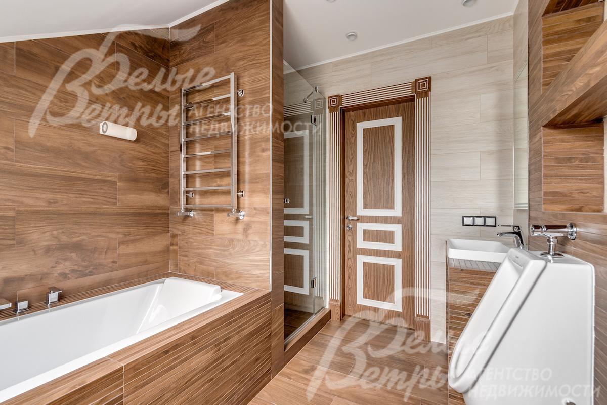 Санузел с ванной и душевой на 2-ом этаже