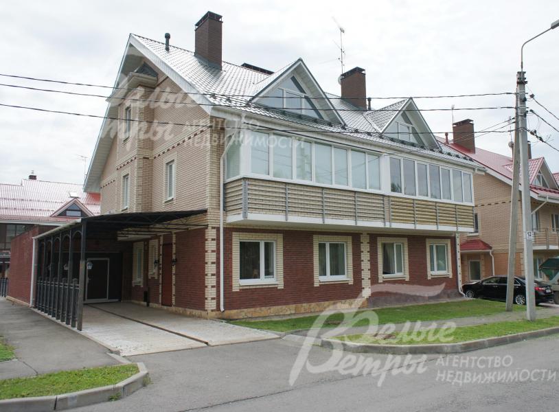 Трехуровневый таунхаус с гаражом