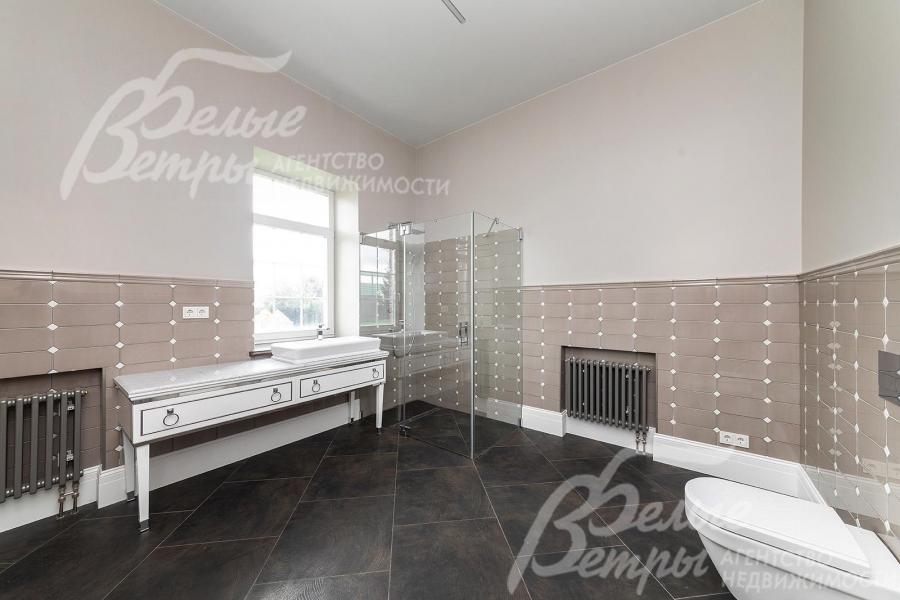 Санузел с душем на первом этаже