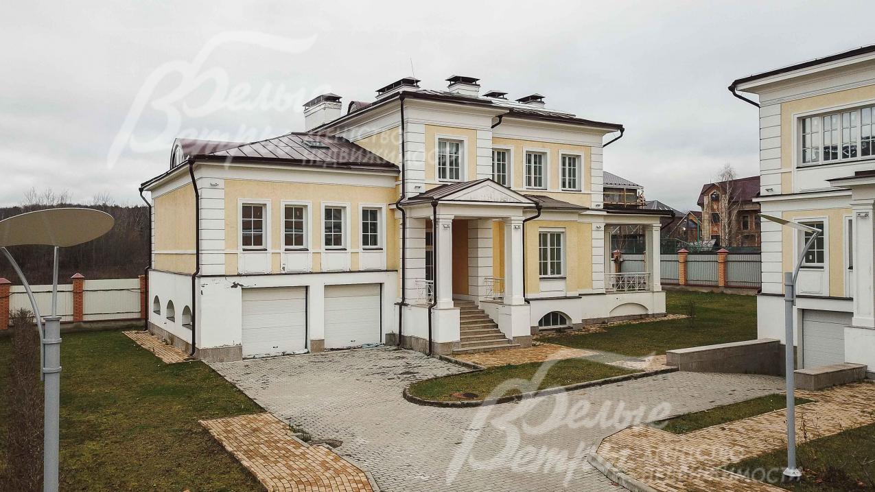 Фасад отделан под ключ, ночная светодиодная подсветка 