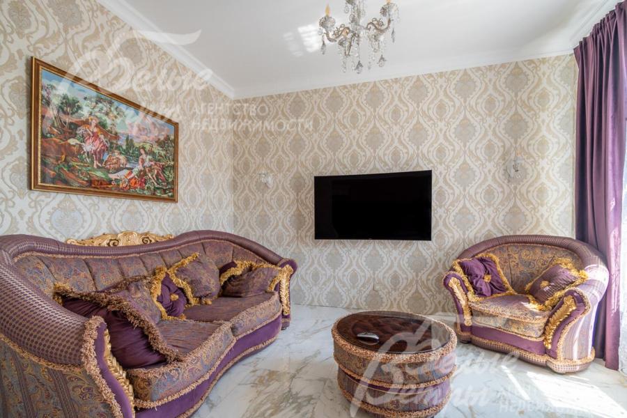 В гостиной итальянская мебель от фабрик Provasi и Royal