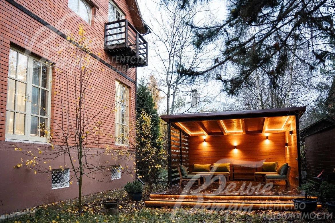 Крытая беседка на участке 6 соток