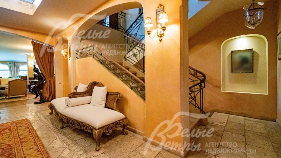 Лестничный марш на 2-ой этаж