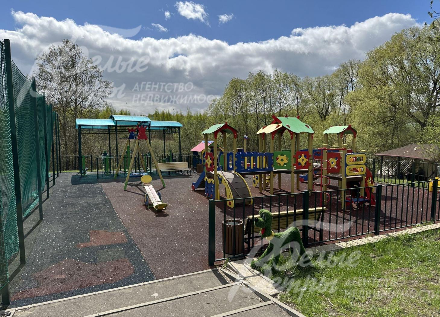 Детская игровая площадка в деревне