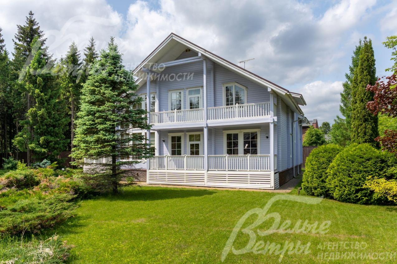 Коттедж в стиле деревянной классики из клееного бруса (основной дом)