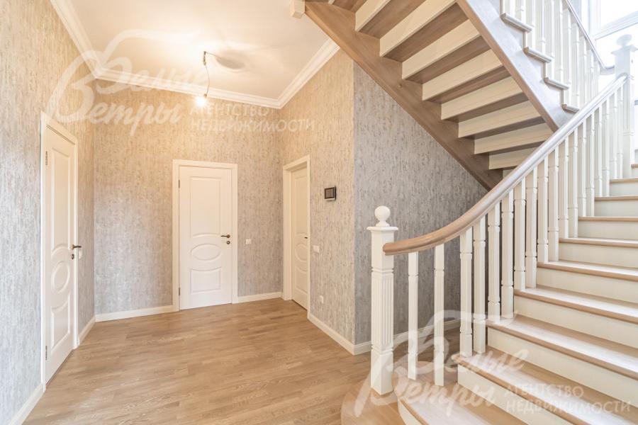 Холл первого этажа