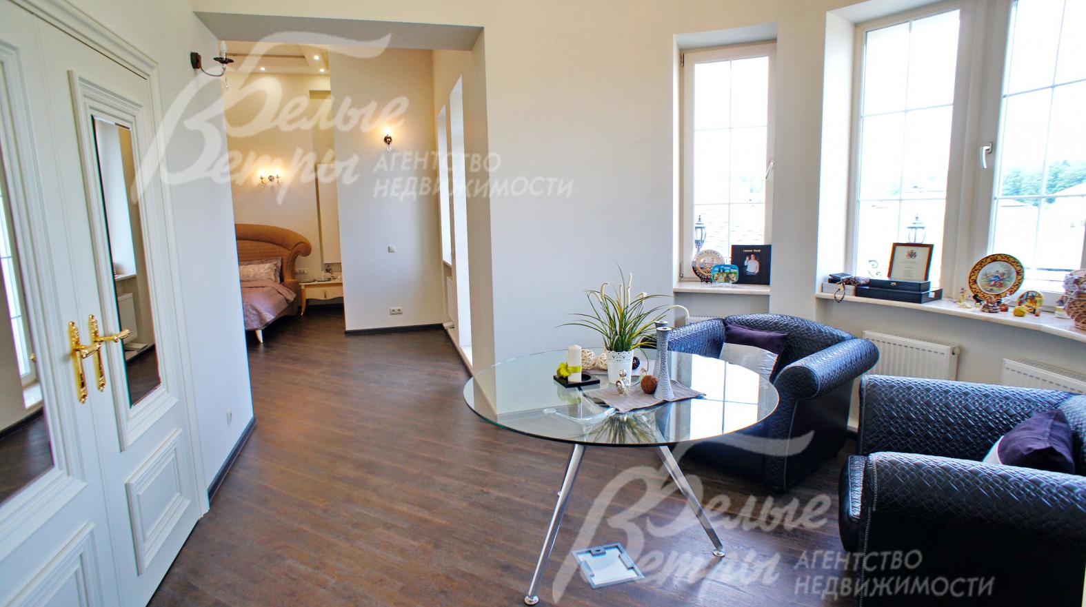 Мастер спальня: холл 20 кв.м и гардеробная 6 кв.м.