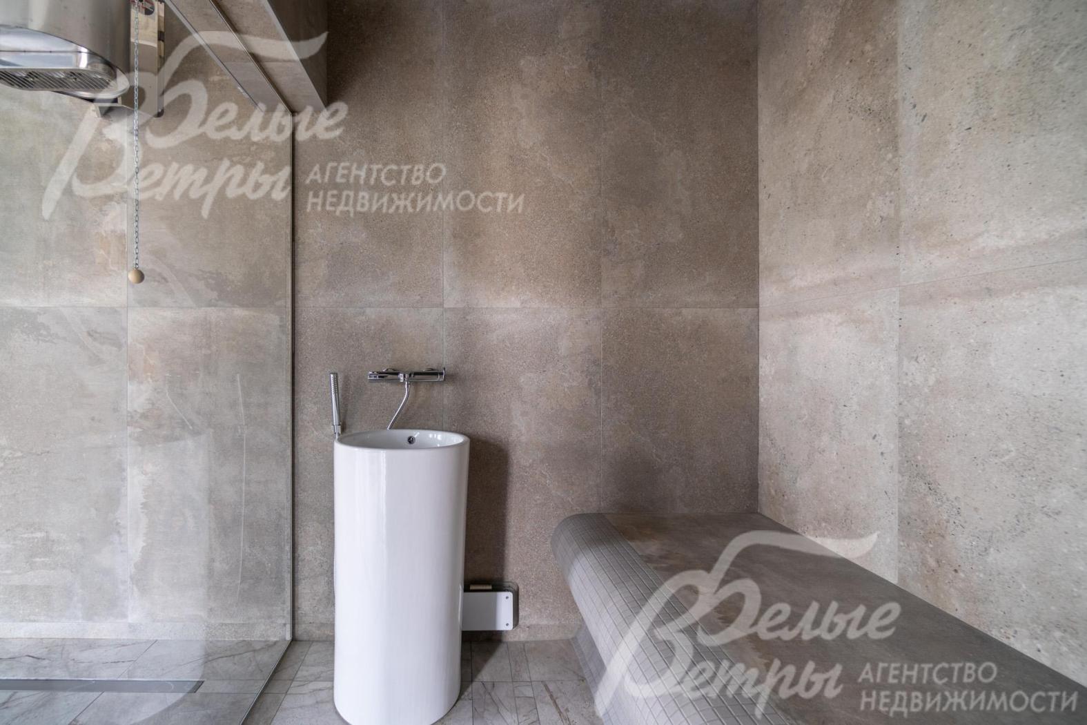 Хамам (Tylo) в стиле лофт отделан мозаикой, керамогранитом и стеклом