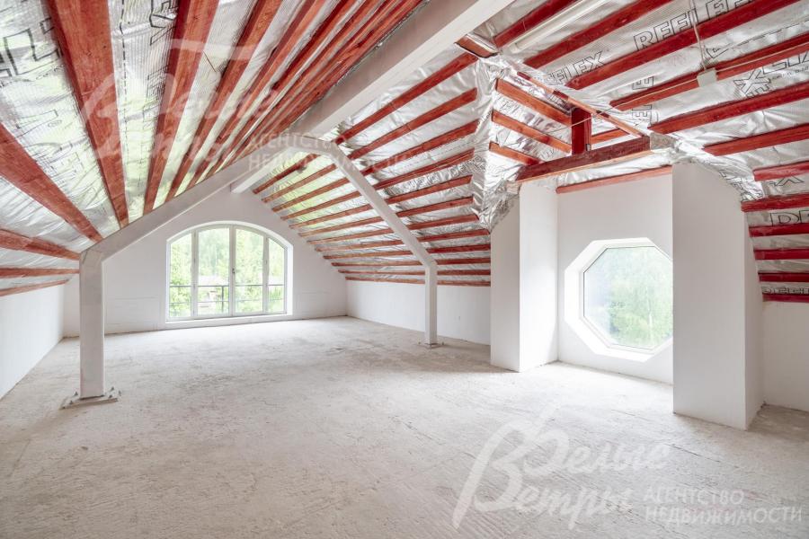 Мансардный этаж с окнами и потолками до 3,2 м