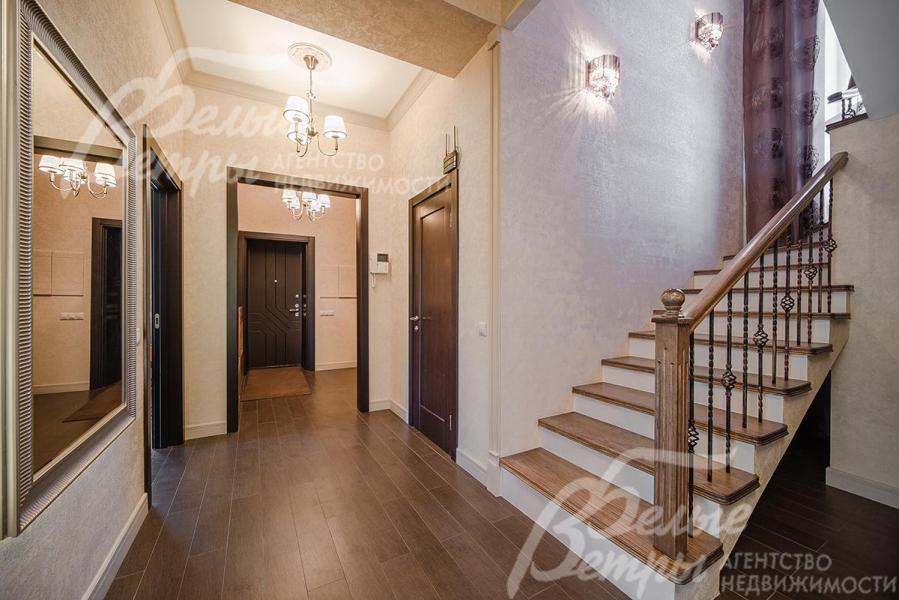 Лестница на ж/б основании, ступени и поручни деревянные