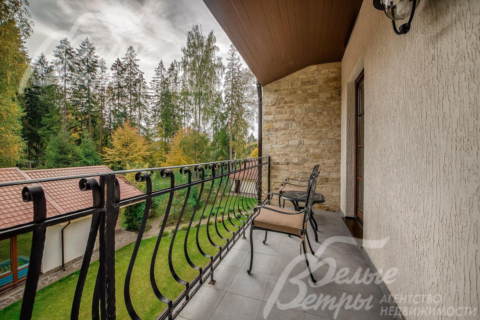 Балкон в спальне 2-го этажа