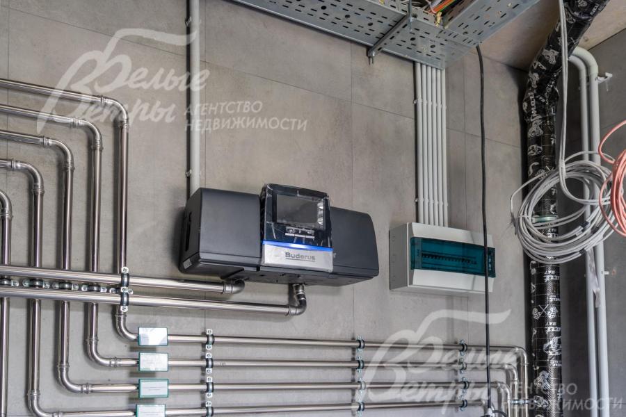 В доме - приточная вентиляция Toshiba с фильтрацией, увлажнением воздуха, терморегуляцией, создающая комфортный климат