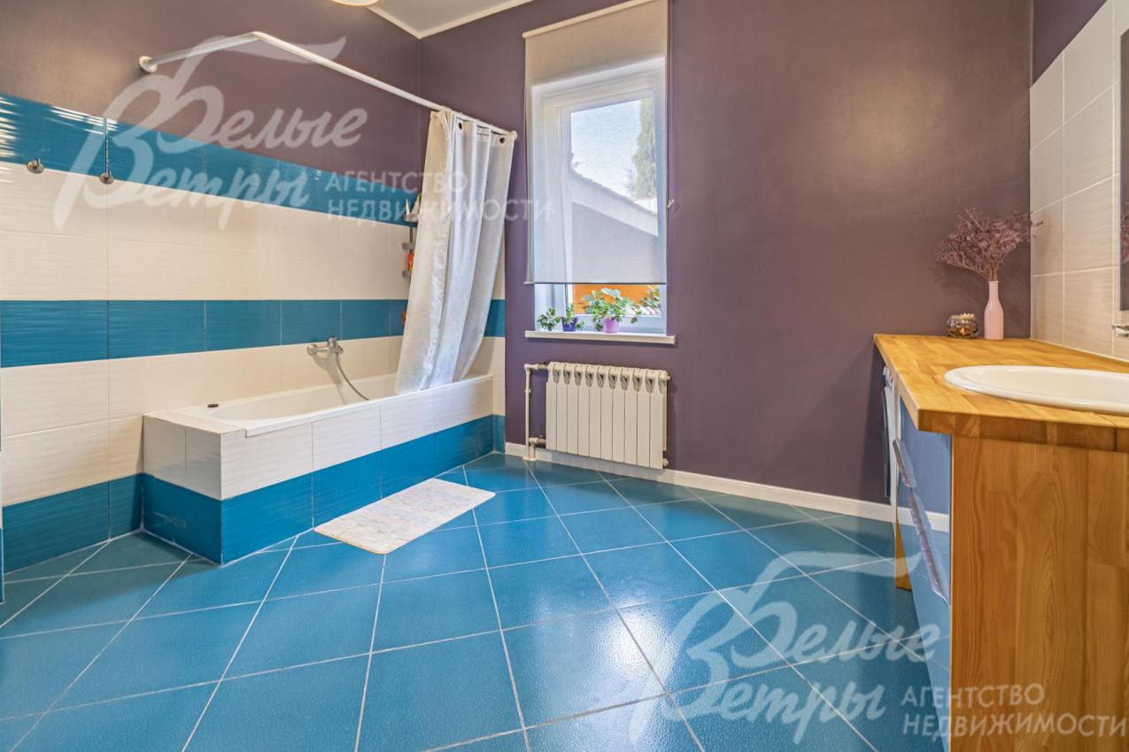 Санузел с ванной на первом этаже