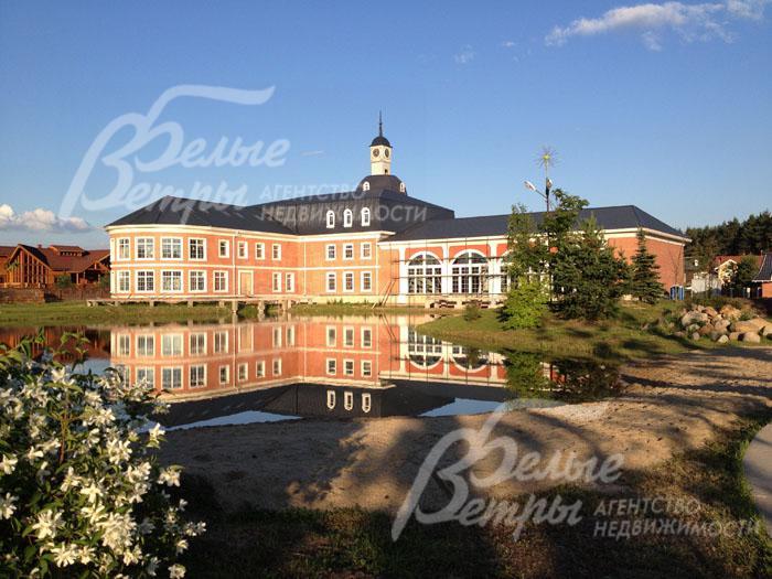 Общественный центр на территории поселка 