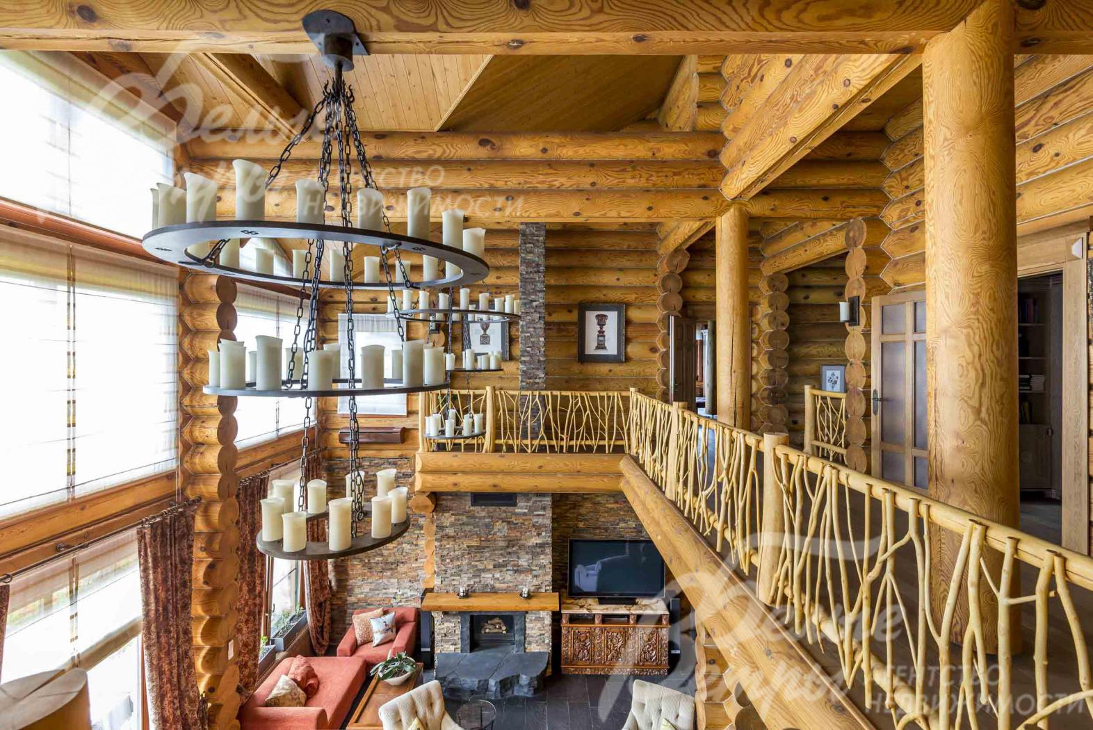 Гостиная со вторым светом