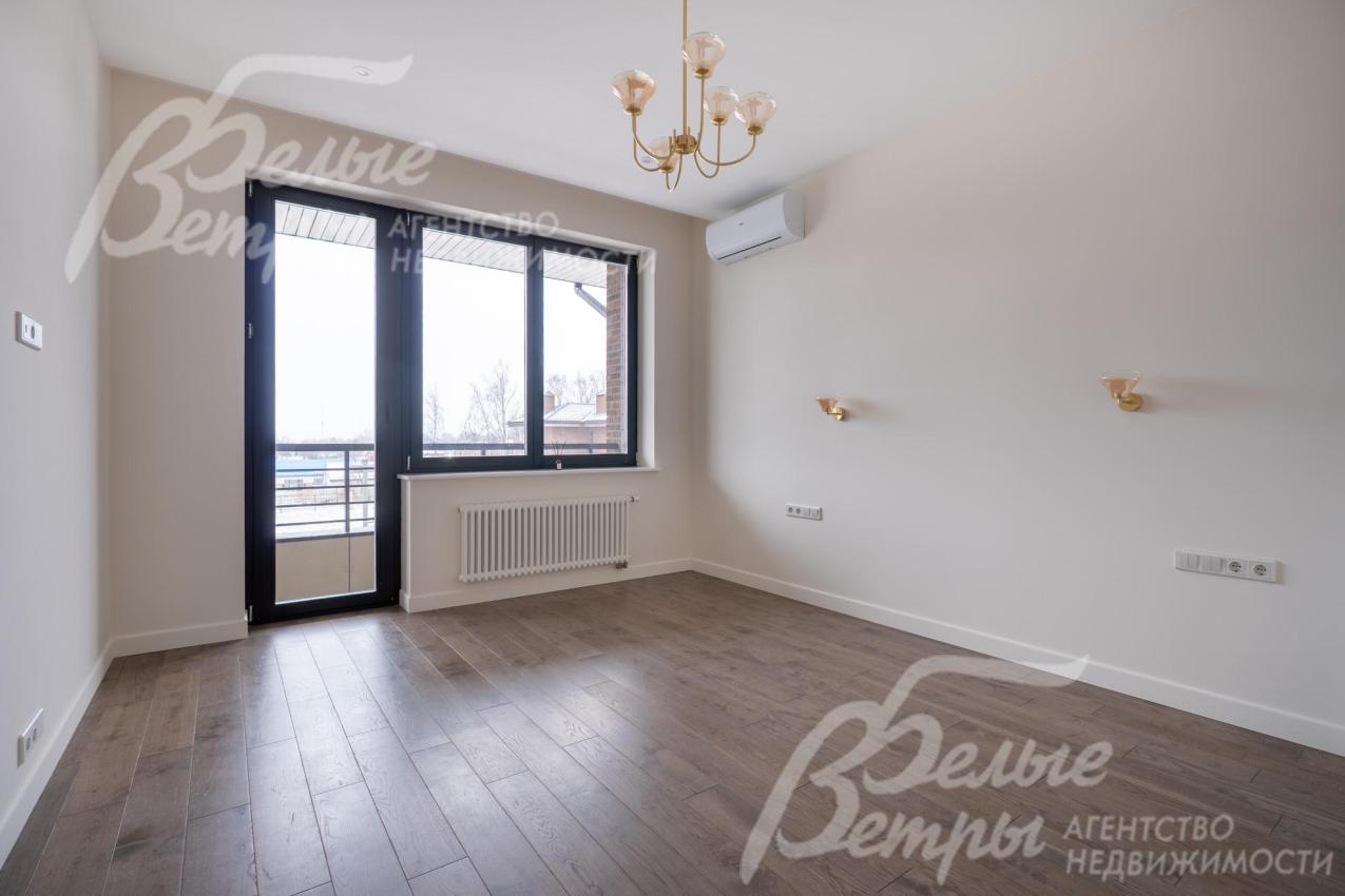 Детская спальня 1на 2-м этаже с выходом на балкон