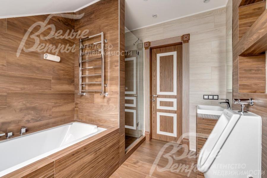 Санузел с ванной и душевой на 2-ом этаже