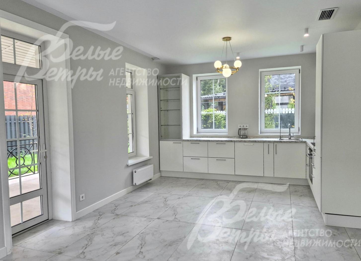 Кухня с выходом на террасу.