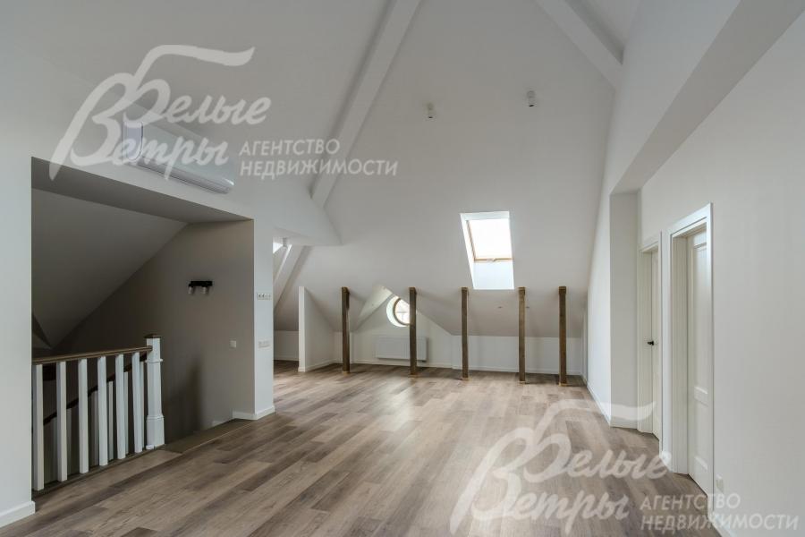 Холл мансардного этажа