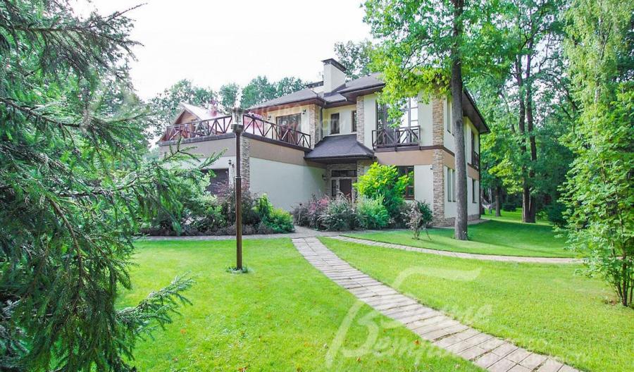 Дом под ключ на лесном участке в охраняемом поселке