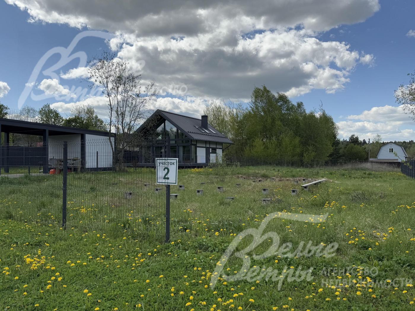 Участок 9 соток огорожен забором 3D-сетка рабица