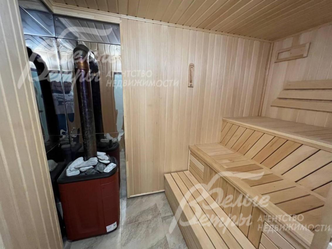Сауна в здании гаража.