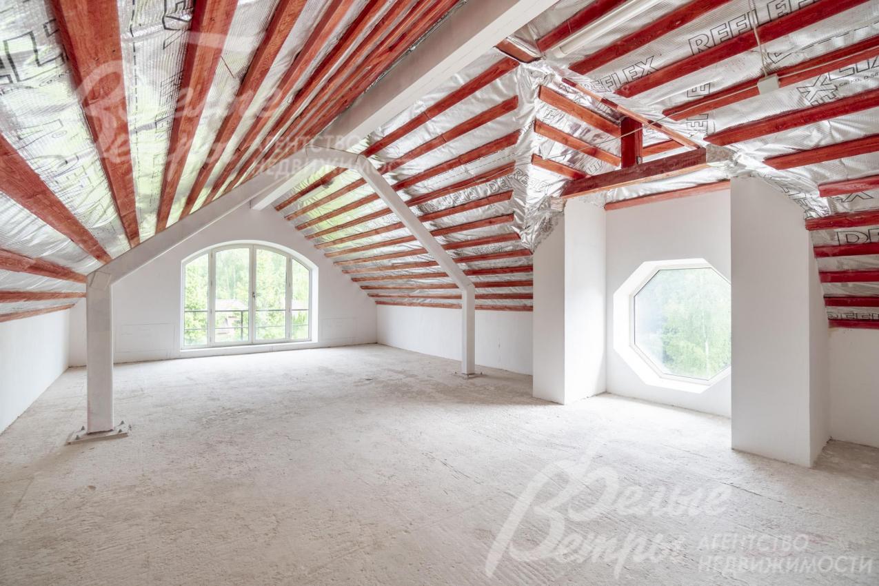 Мансардный этаж с окнами и потолками до 3,2 м