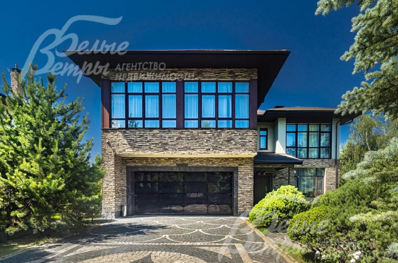 Дом 500 кв.м с гаражом, квартирой персонала и СПА-зоной