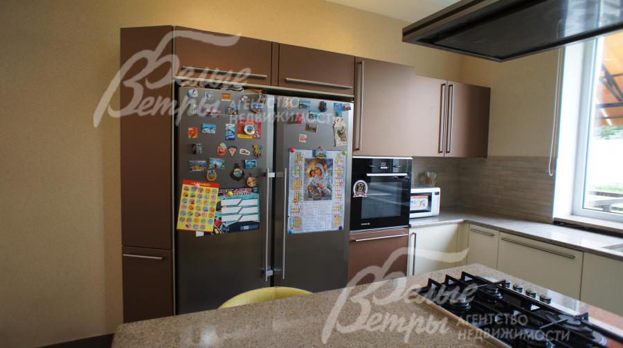 Холодильник Liebherr 2-х камерный, духовой шкаф и варочная панель De Dietrich