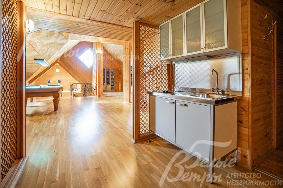 Мини-кухня с плитой и холодильником