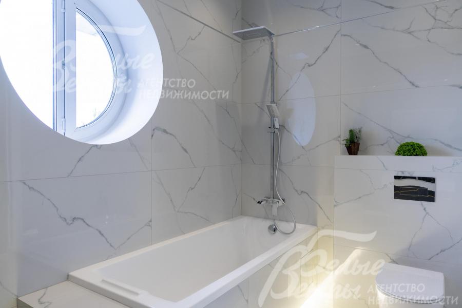 в санузлах на стенах керамогранит