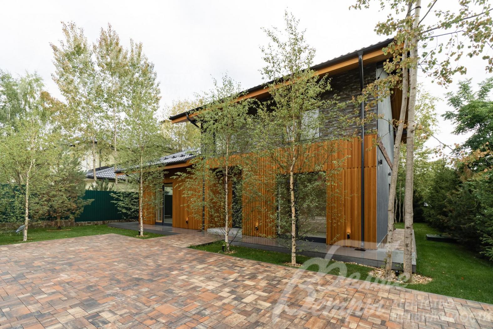 Фасад: планкен из лиственницы и камень + декоративная комбинированная штукатурка