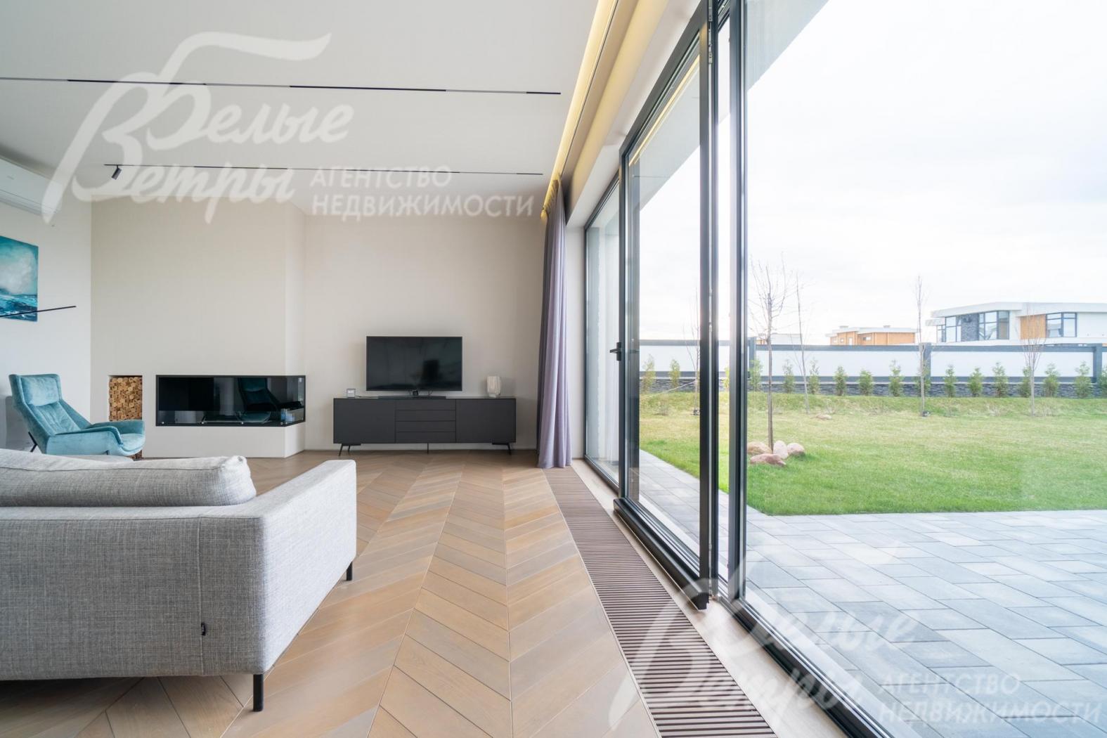 Выход на террасу из гостиной