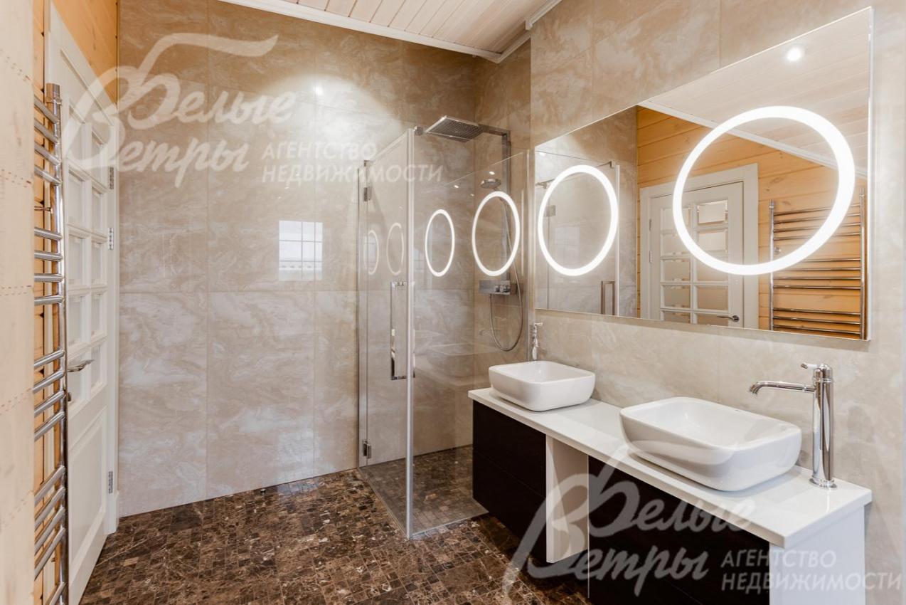 Санузел с ванной и душевой кабиной