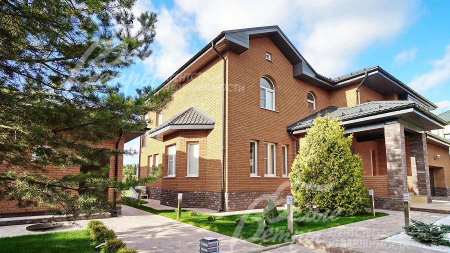 Дом облицован клинкерным кирпичом (Бельгия) и натуральным камнем лемезит