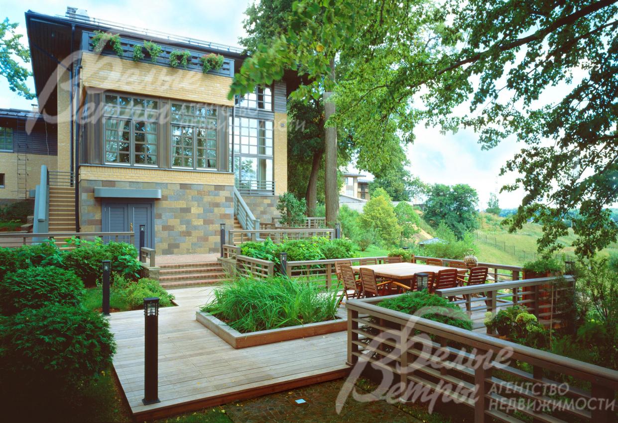 Все дома выстроены в едином стиле