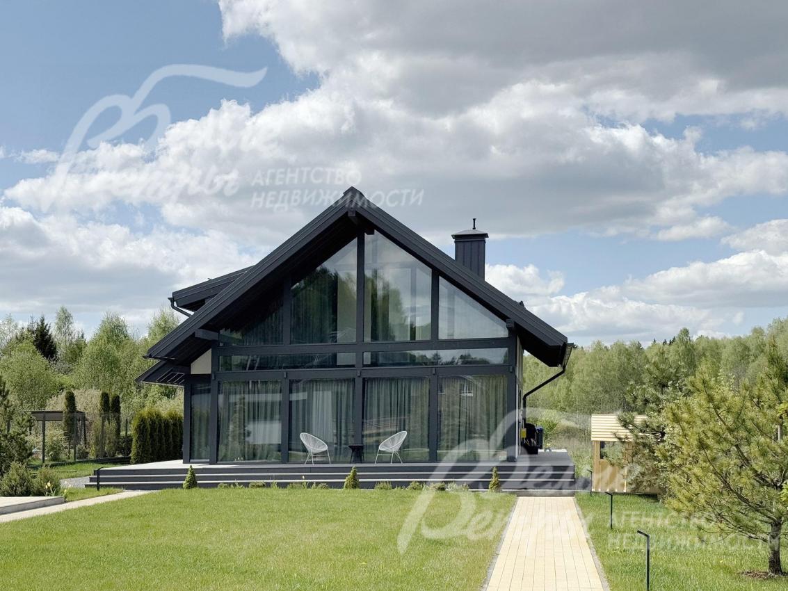 Посёлок сочетает дома с эффектными стильными фасадами с продуманной посадкой на участках в уникальный природный ландшафт